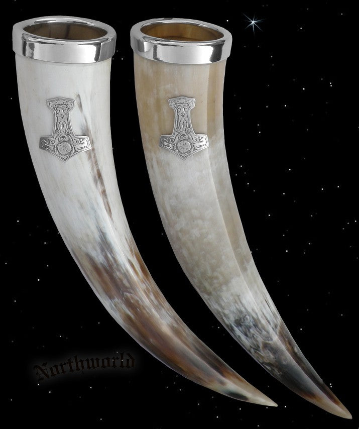 Prunkhörner mit Zinnrand und großem Thorhammer (Mjölnir Hammer)