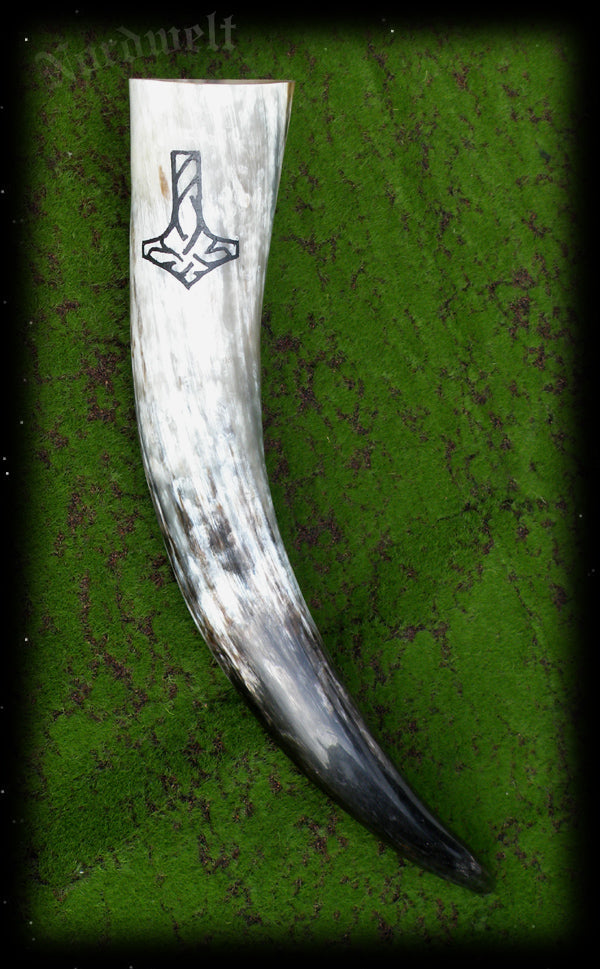 Thorhammer Methorn Prunkhorn Handarbeit Schnitzerei Horn gefärbt Trinkhorn