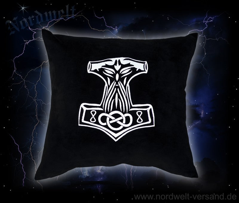 Thorshammer Kissen mit Mjönir Thorhammer gestickt auf Nicki
